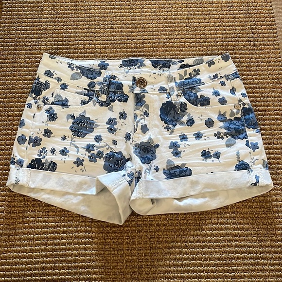 Blue and White Floral Print Denim Shorts Size 26 by Foxy Denim Jeans - Picture 1 of 5